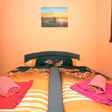 Guest house 4 Bedroom In Tisno