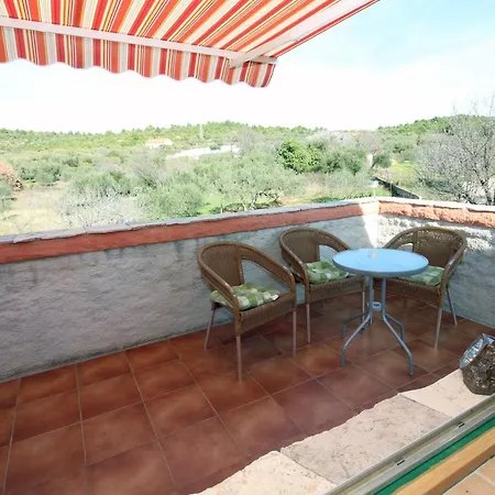 4 Bedroom In 4* Tisno