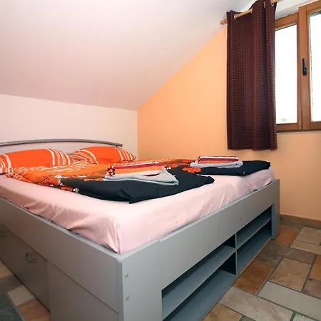 Guest house 4 Bedroom In Tisno