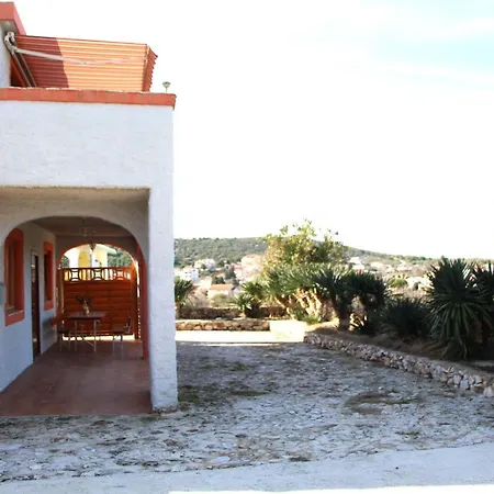 4 Bedroom In 4* Tisno